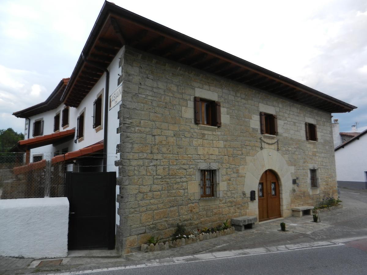 Casa De La Cadena Guest House Asiain Exterior photo